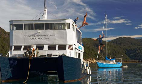 Abel Tasman Floating Backpackers Hostel And Private Room